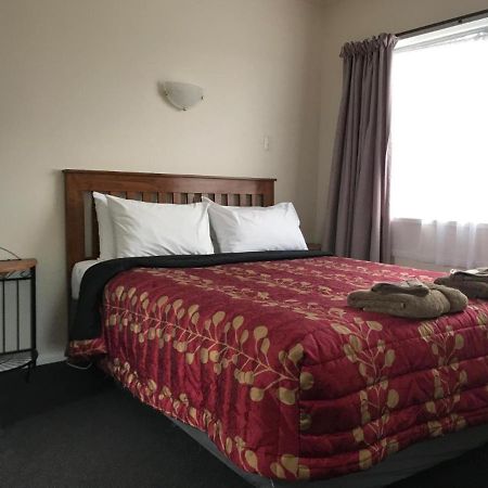 Aaron Court Motel Timaru Bagian luar foto