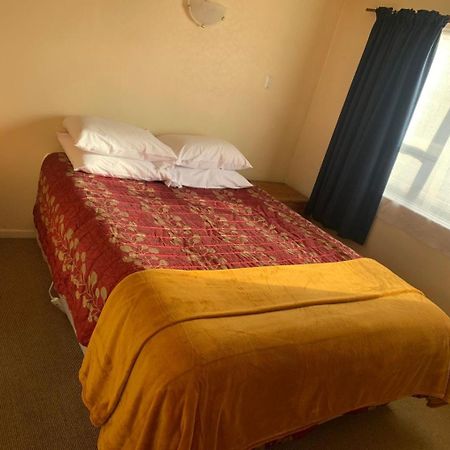 Aaron Court Motel Timaru Bagian luar foto
