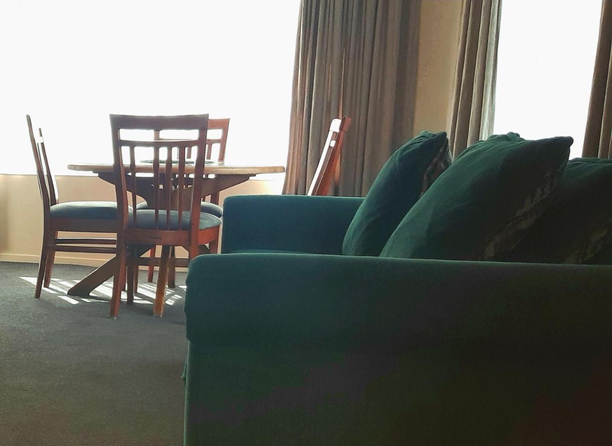 Aaron Court Motel Timaru Bagian luar foto