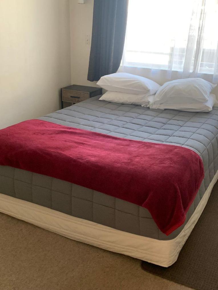 Aaron Court Motel Timaru Bagian luar foto